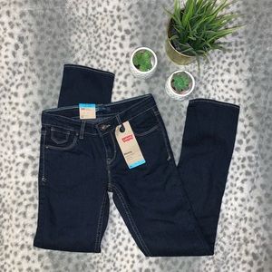 NWT Dark Wash Skinny Levi’s 💕